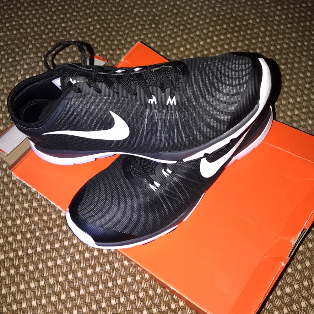 Trainer Tennis shoe